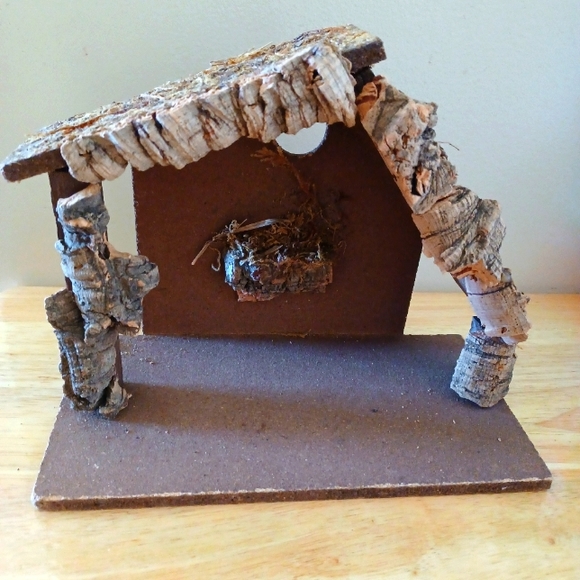 Vintage Italian Resin Nativity Scene with Wood Creche Stable - Picture 10 of 12